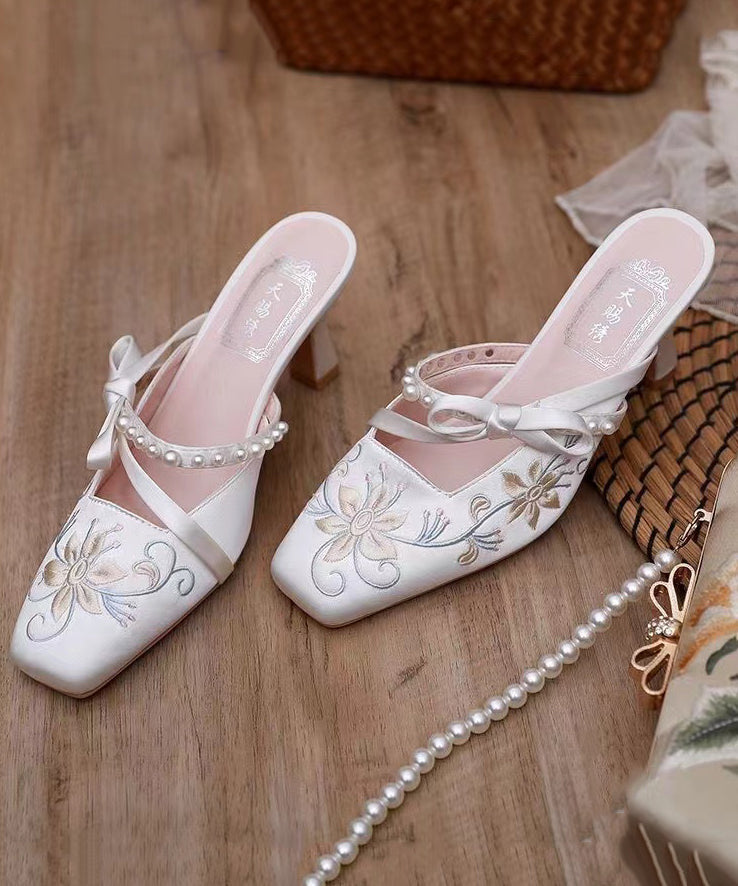 Casually Elegant Slippers with a Refined Edge