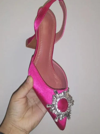 Effortlessly Elegant Heels with a Timeless Design
