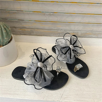 Elegantly Styled Slippers for Everyday Wear