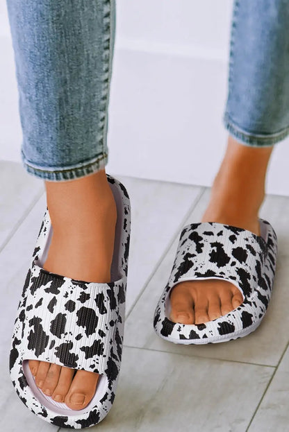 Elegantly Styled Slippers for Everyday Wear