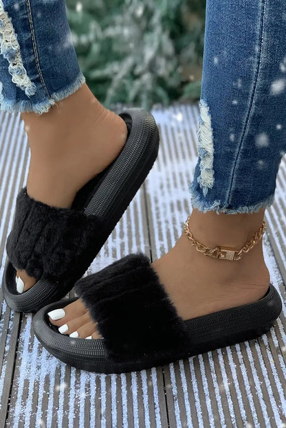 Elegantly Styled Slippers for Everyday Wear