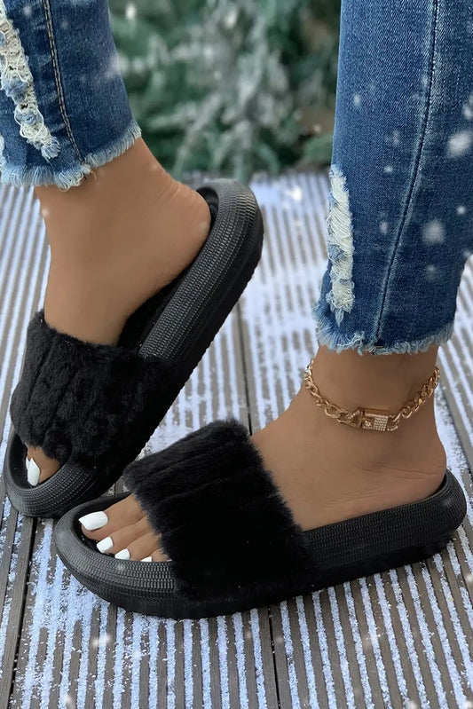 Elegantly Styled Slippers for Everyday Wear