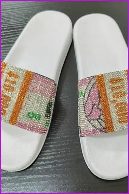 Effortlessly Elegant Slippers with a Timeless Design