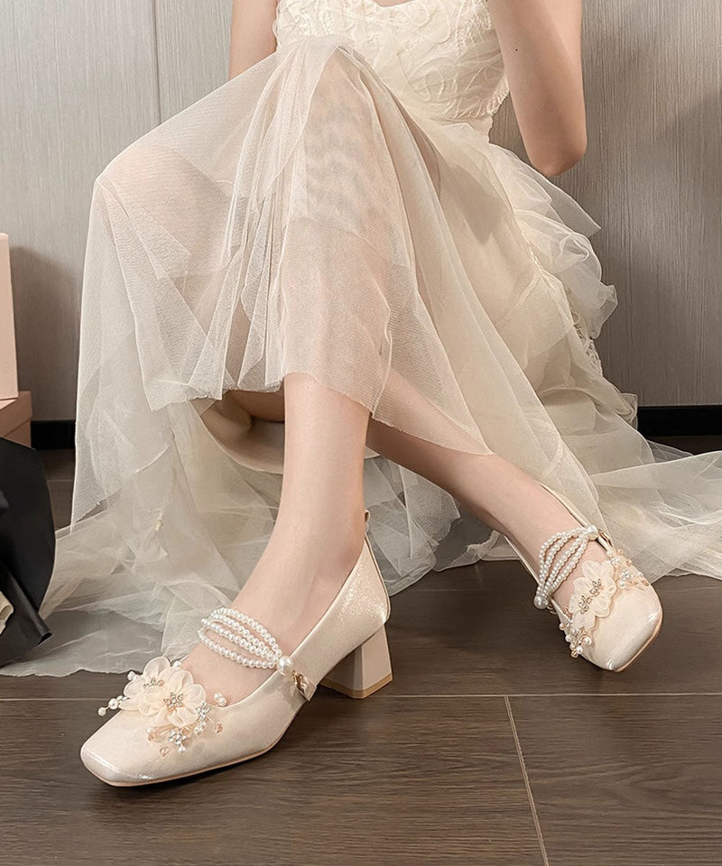 Effortlessly Elegant Shoes with a Timeless Design