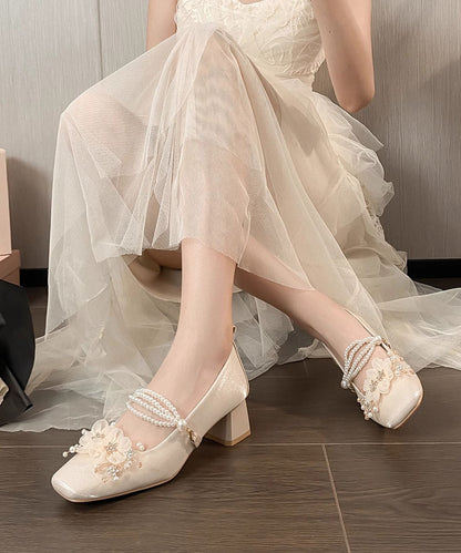 Effortlessly Elegant Shoes with a Timeless Design