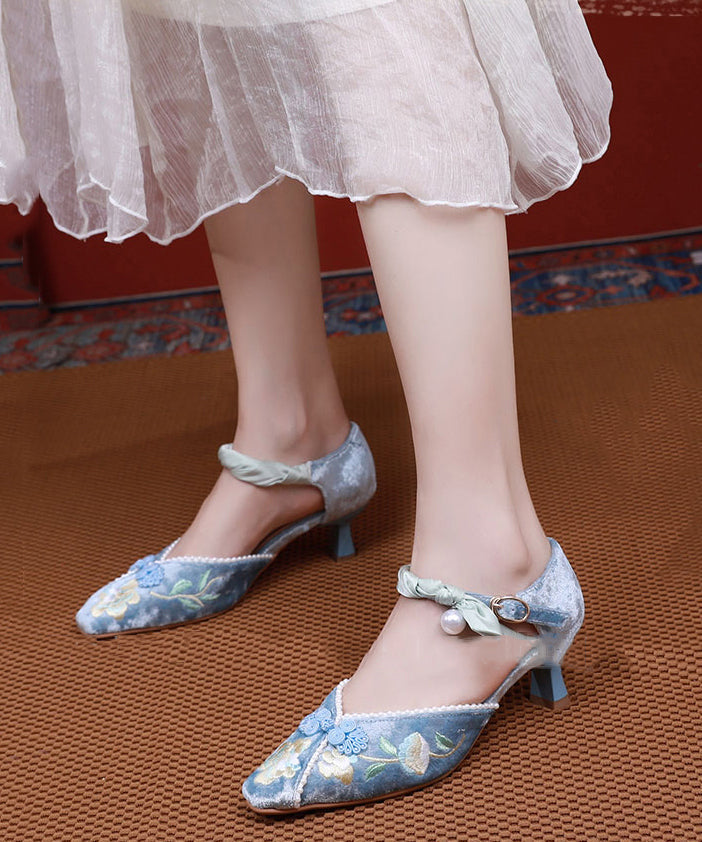 Finely Styled Garment with a Classic Vintage Look