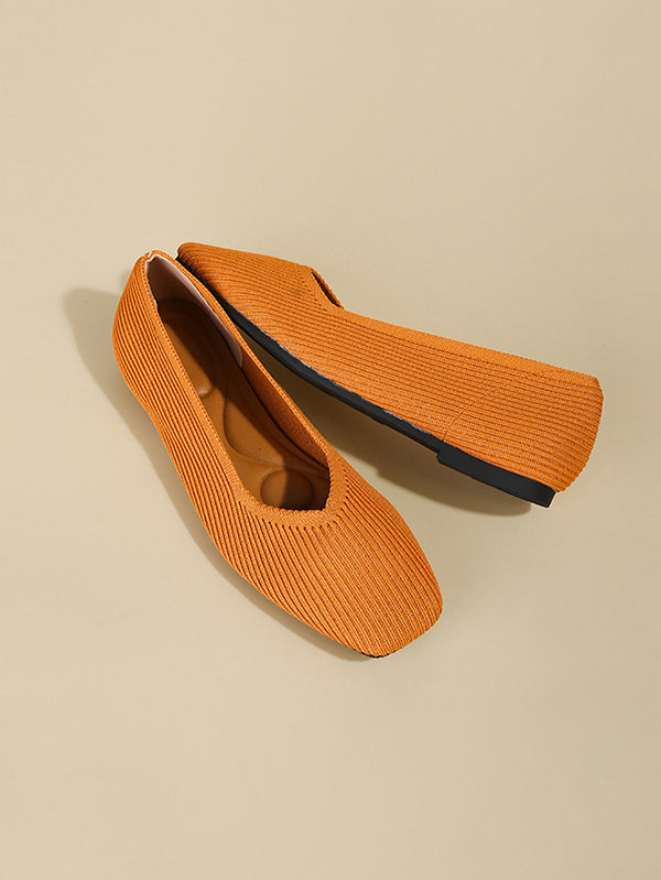 Pointed-toe Color V-cut Flats