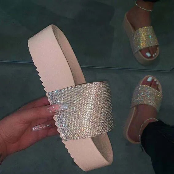 Effortlessly Elegant Sandals with a Timeless Design