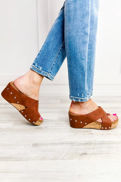 Beautifully Finished Slippers in a Timeless Design