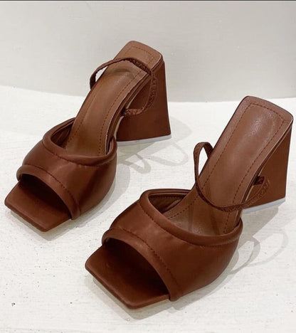 Subtly Elegant Heels with a Refined Vintage Look