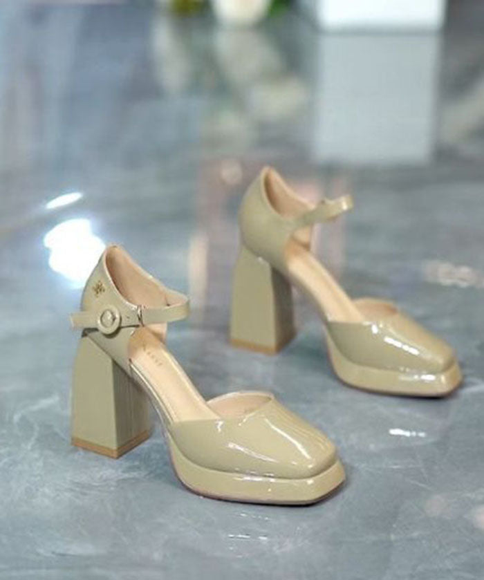 Vintage Style Heels with a Modern Fit