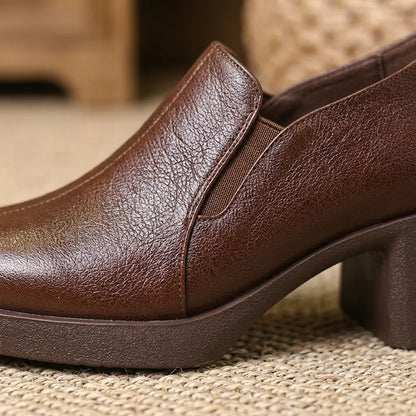 Effortlessly Elegant Heels with a Timeless Design