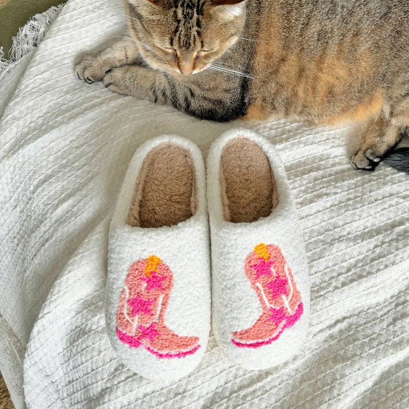 Elegantly Styled Slippers for Everyday Wear