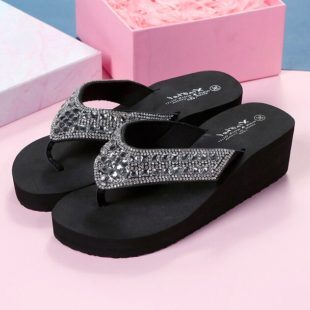 Subtly Elegant Slippers with a Refined Vintage Look