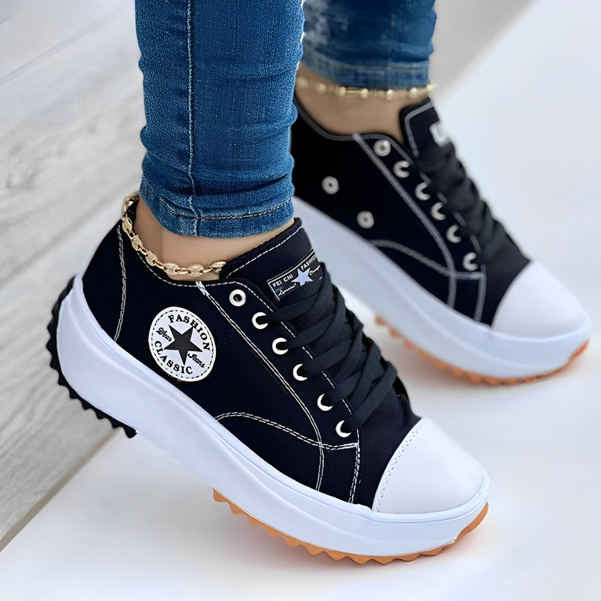JO | Slim and cool sneakers