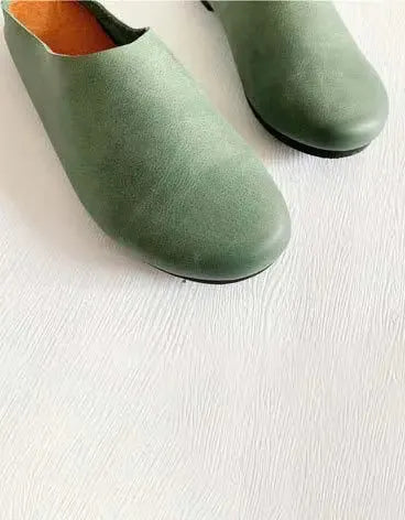 Finely Styled Slippers with a Classic Vintage Look