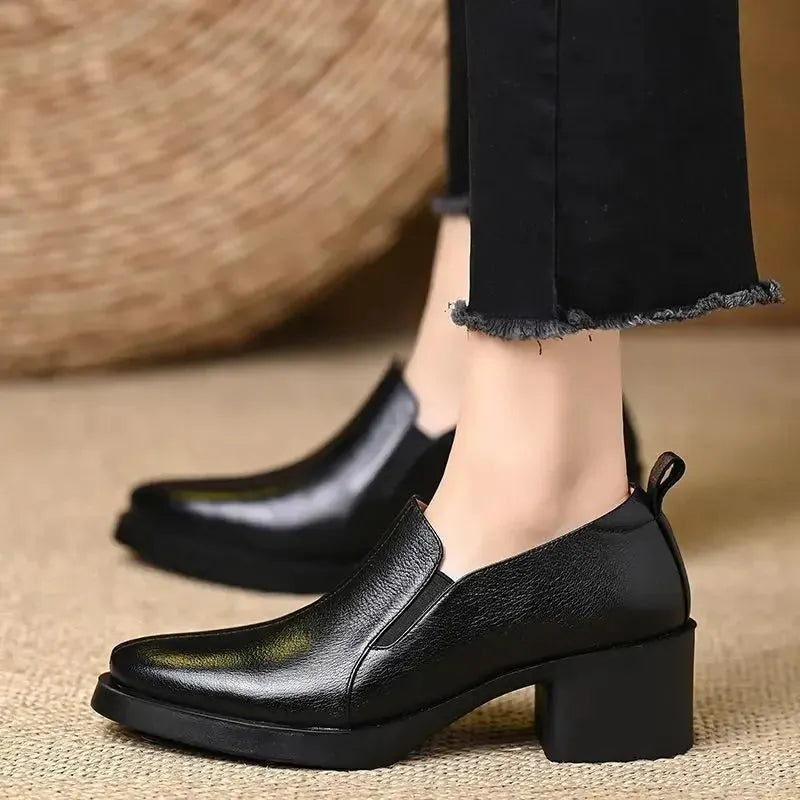 Effortlessly Elegant Heels with a Timeless Design