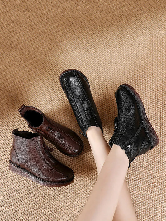Effortlessly Elegant Boots with a Timeless Design