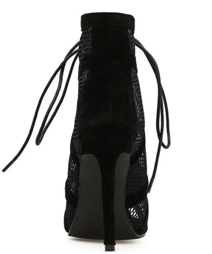 Beautifully Finished Heels in a Timeless Design
