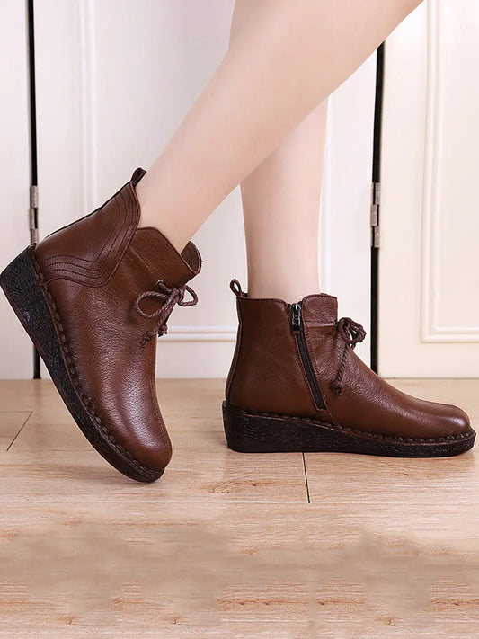 Effortlessly Elegant Boots with a Timeless Design