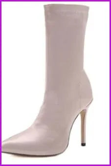 Subtly Elegant Boots with a Refined Vintage Look