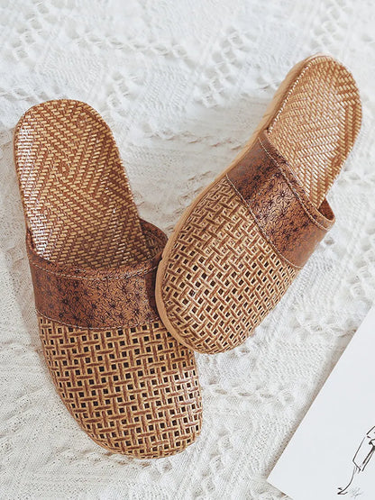 Effortlessly Elegant Slippers with a Timeless Design