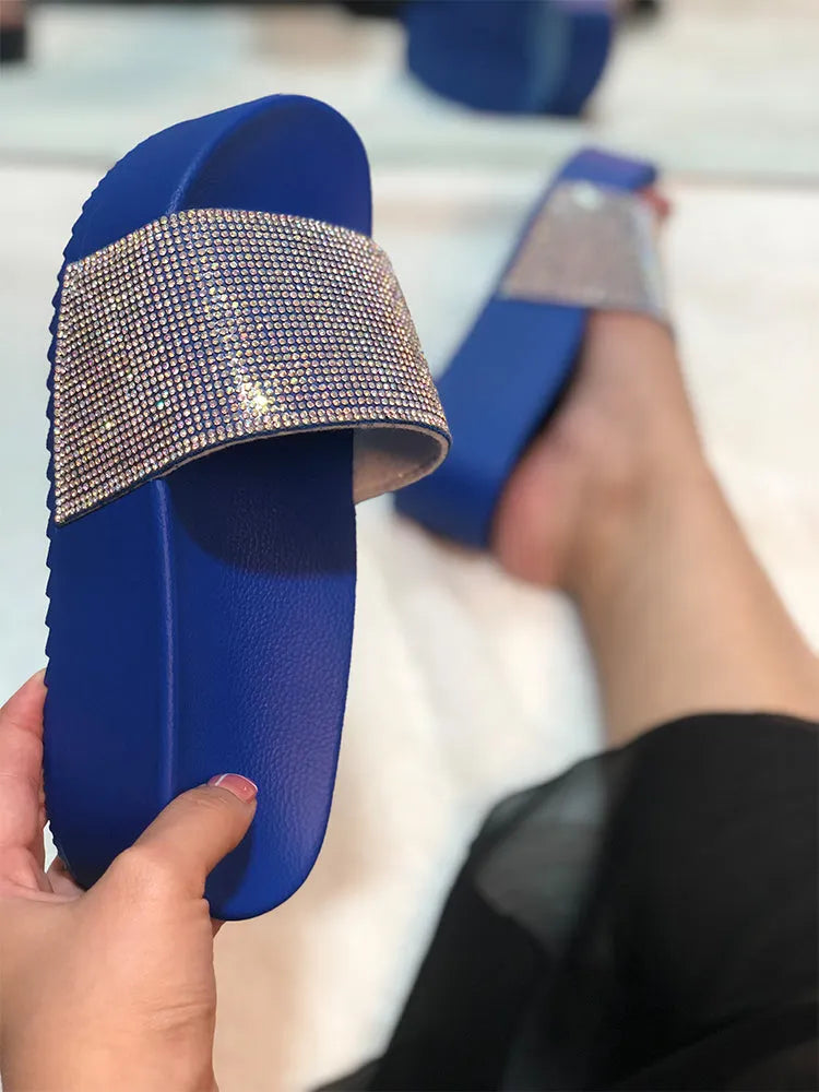Effortlessly Elegant Sandals with a Timeless Design