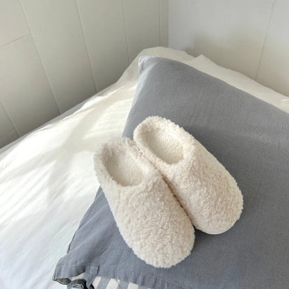 Effortlessly Elegant Slippers with a Timeless Design