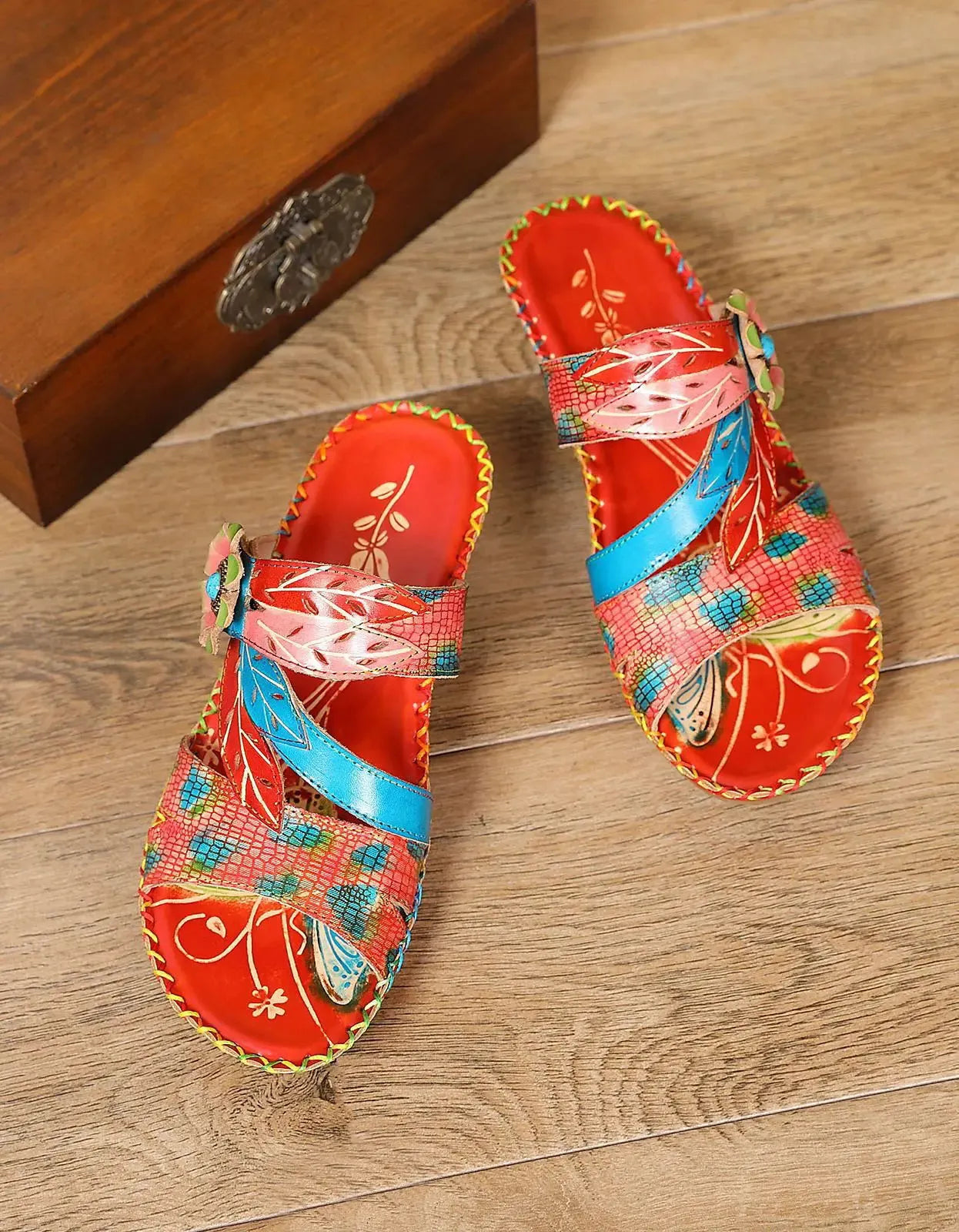 Finely Styled Slippers with a Classic Vintage Look