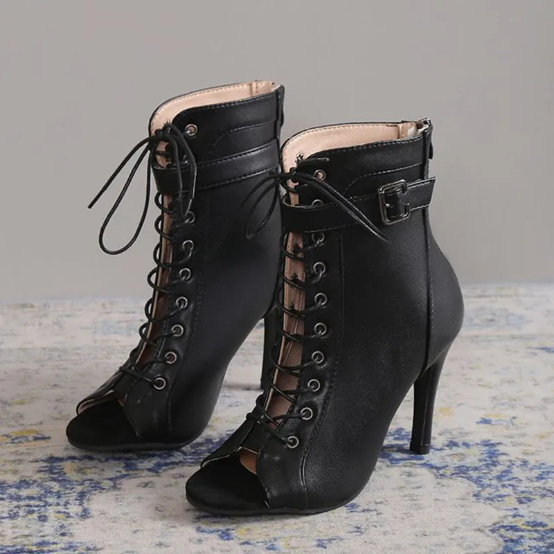 Classic Vintage Shoes with a Flattering Fit