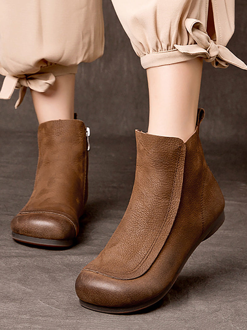 Effortlessly Elegant Boots with a Timeless Design