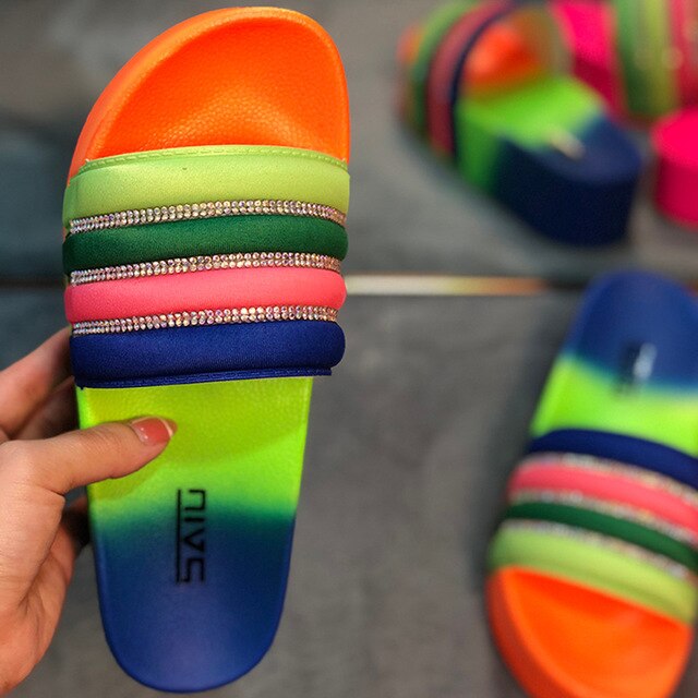 Effortlessly Elegant Slippers with a Timeless Design