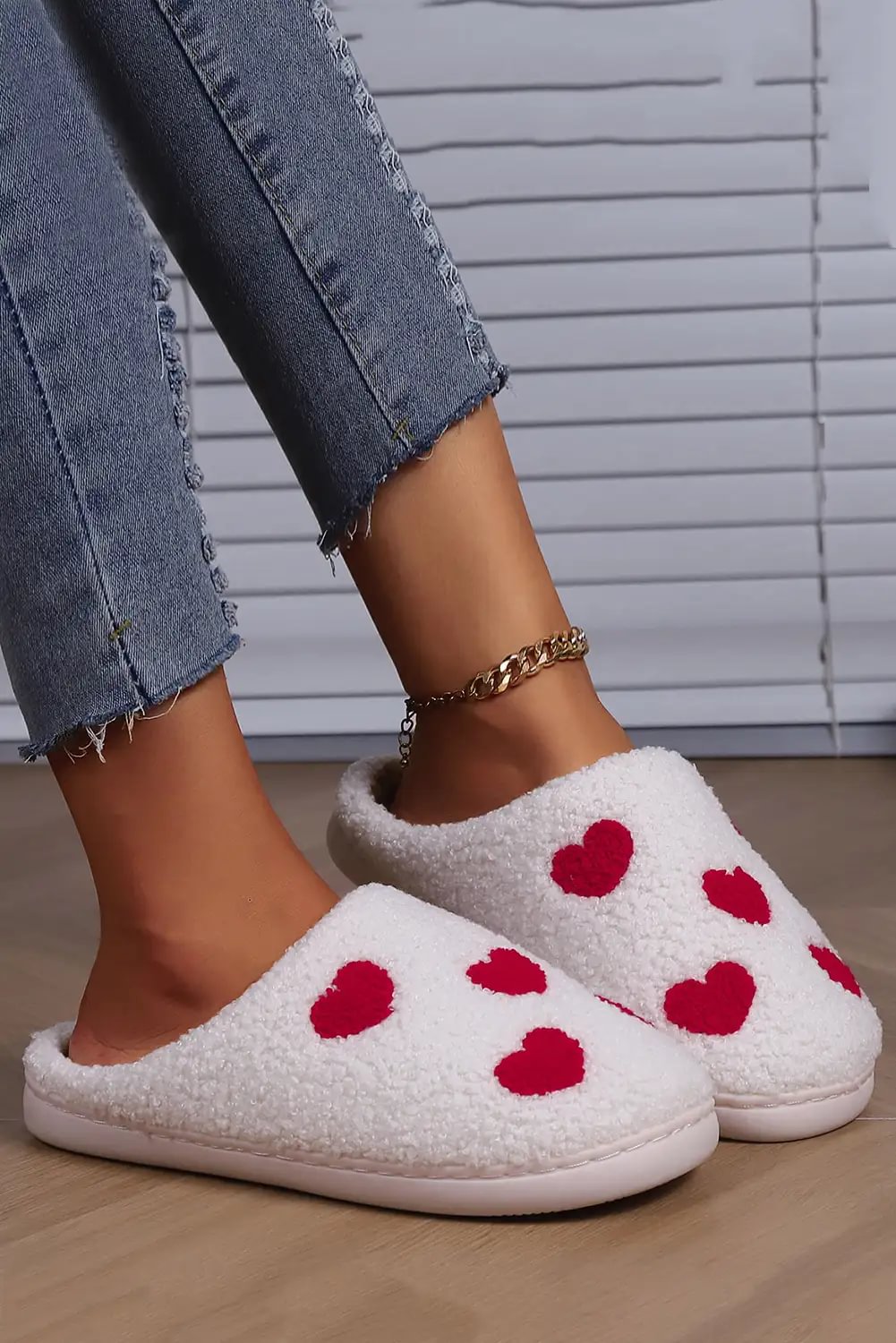 Effortlessly Elegant Slippers with a Timeless Design