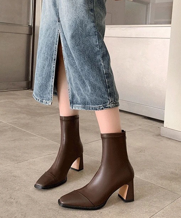Effortlessly Elegant Boots with a Timeless Design