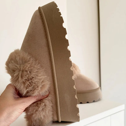 Finely Styled Slippers with a Classic Vintage Look