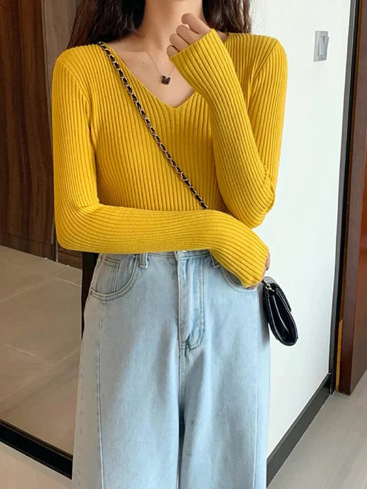 JO | Basic knitted V-neck sweater