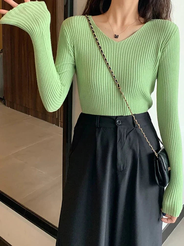 JO | Basic knitted V-neck sweater